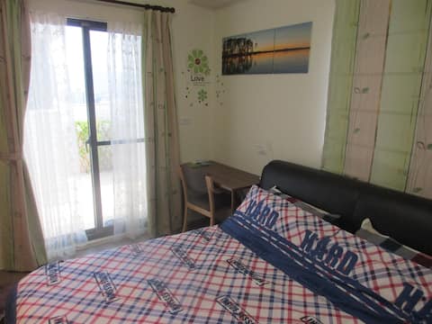 【草屯嬉遊寄】適合親子規劃南投之行的客旅,享受湯池、沙坑、戲水池、露臺花園,還有熱鬧的草鞋墩夜市。