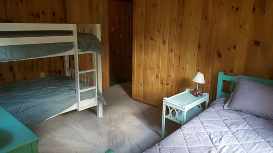 เตียงสองชั้นและเตียงคู่ชั้นแรก