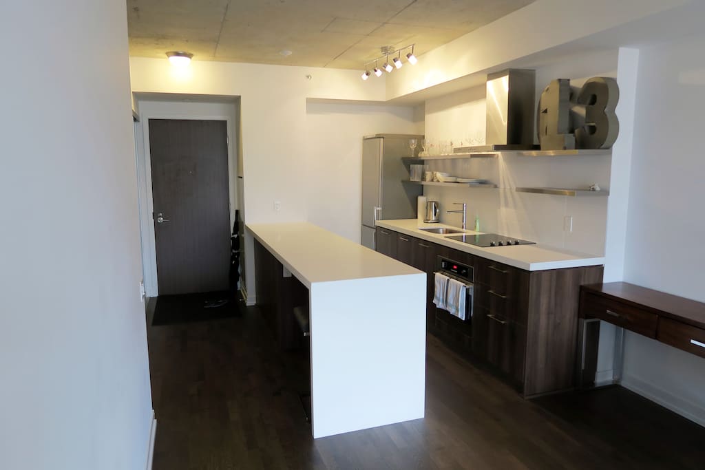 Full size kitchen & bar