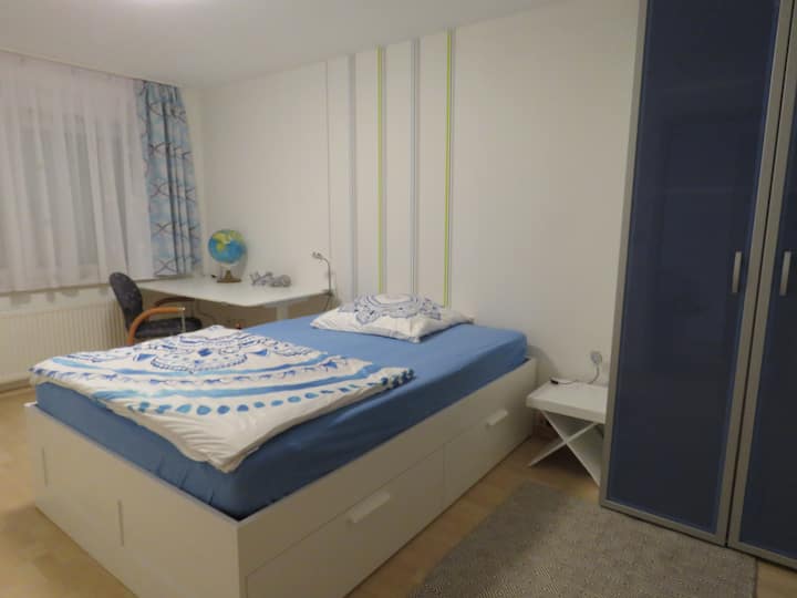 Chumba cha wageni II (kitanda 1.40X2m)