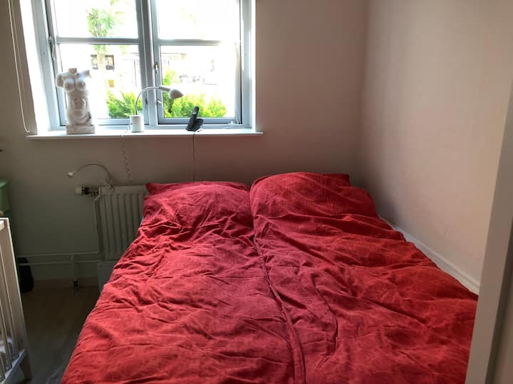 带床的卧室宽140厘米