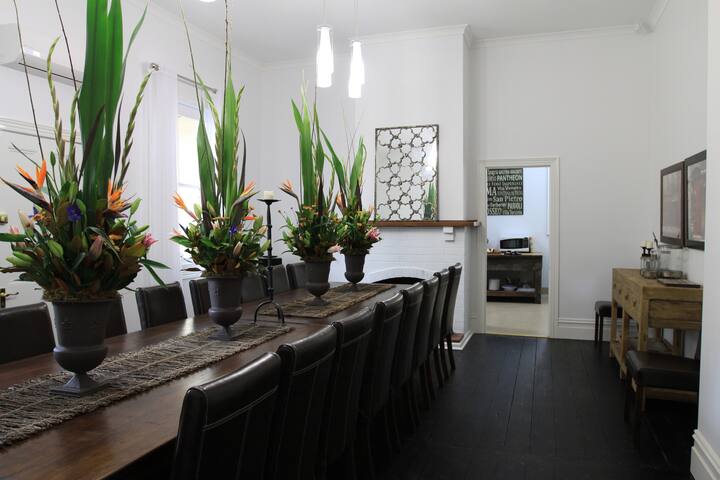 Healesville Garden Grandview 10 Bdrms (22 Guests) gallery image 3