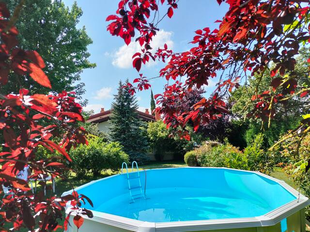 Casa rural con amplio jardín y piscina gallery image 4