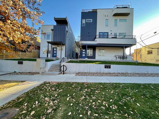 Modern & Spotless Townhouse Near Denver Downtown gallery image 2