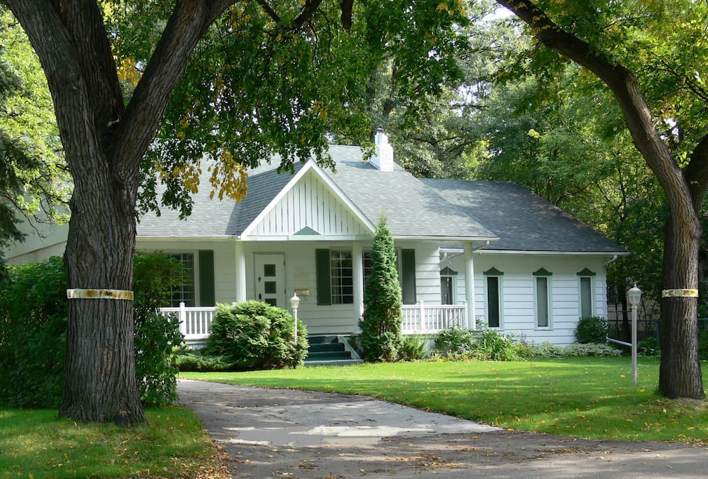 Beautiful 4 Bedroom River Heights Character Home Houses for Rent in