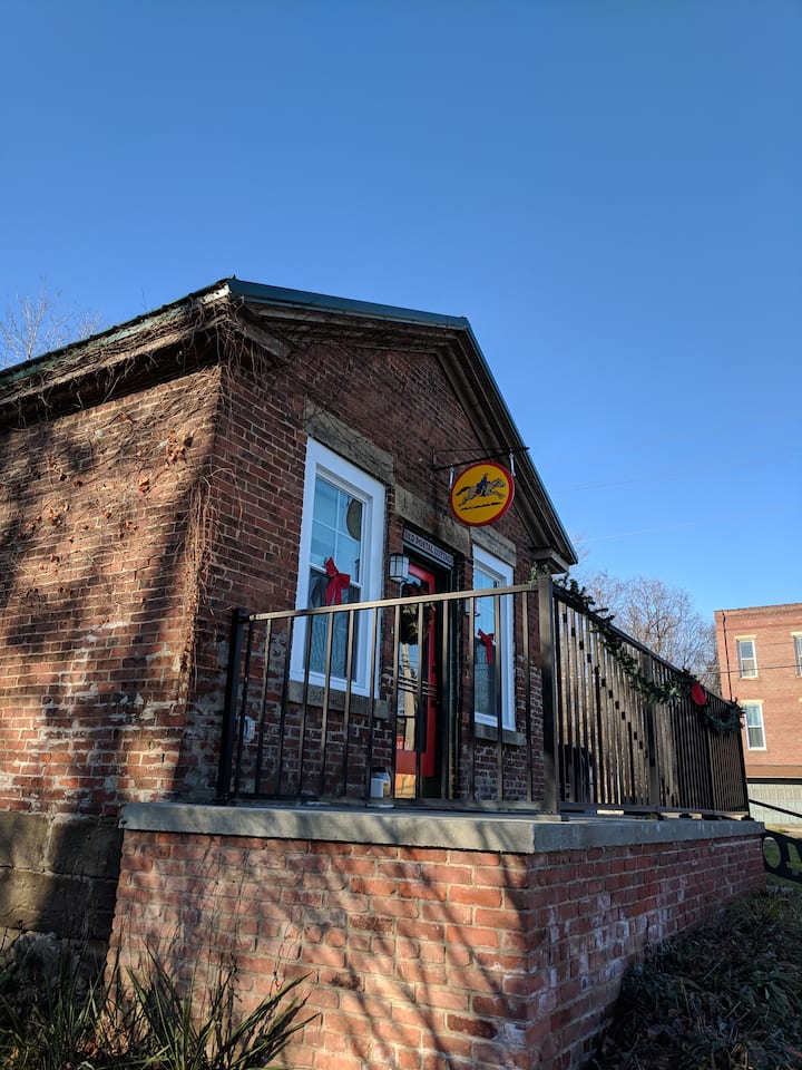 The Old Postal Cottage Tiny houses for Rent in Parkman, Ohio, United