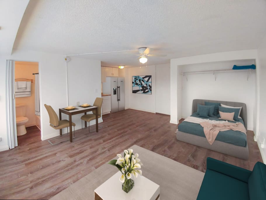 Living w/Bed Area