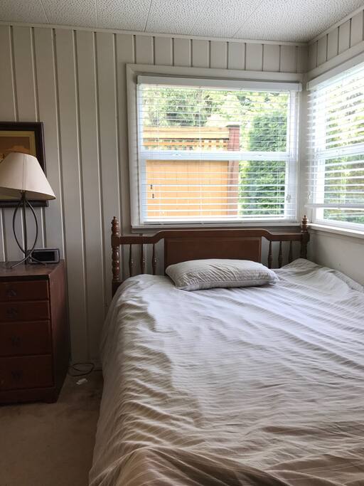 Full size bed