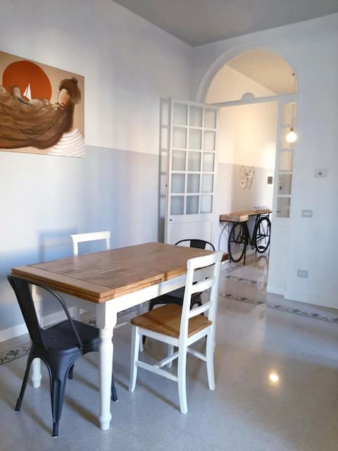 La LupaMmare: 30's typical house, seaview in Rome!