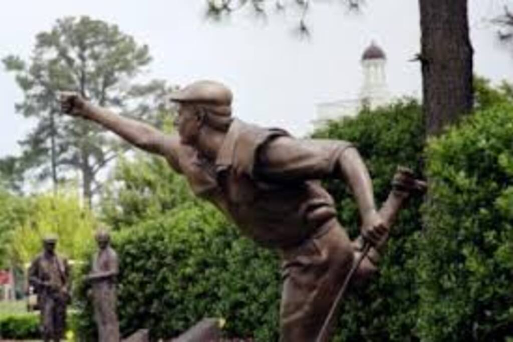 Payne Stewart Holding Court