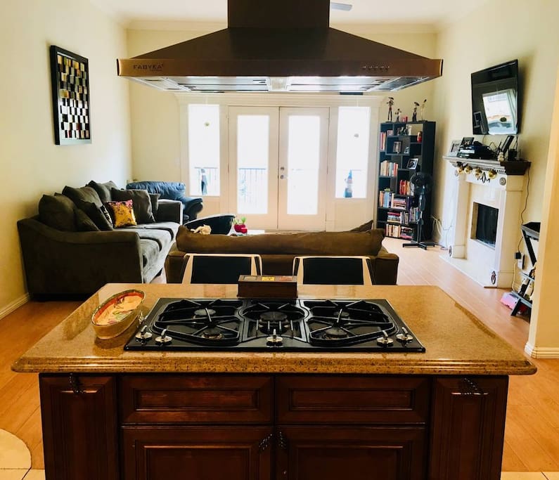 Kitchen island to open to family room