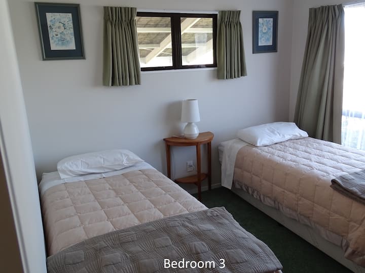      Chumba cha kulala cha vitanda vitatu 2 vya mtu mmoja