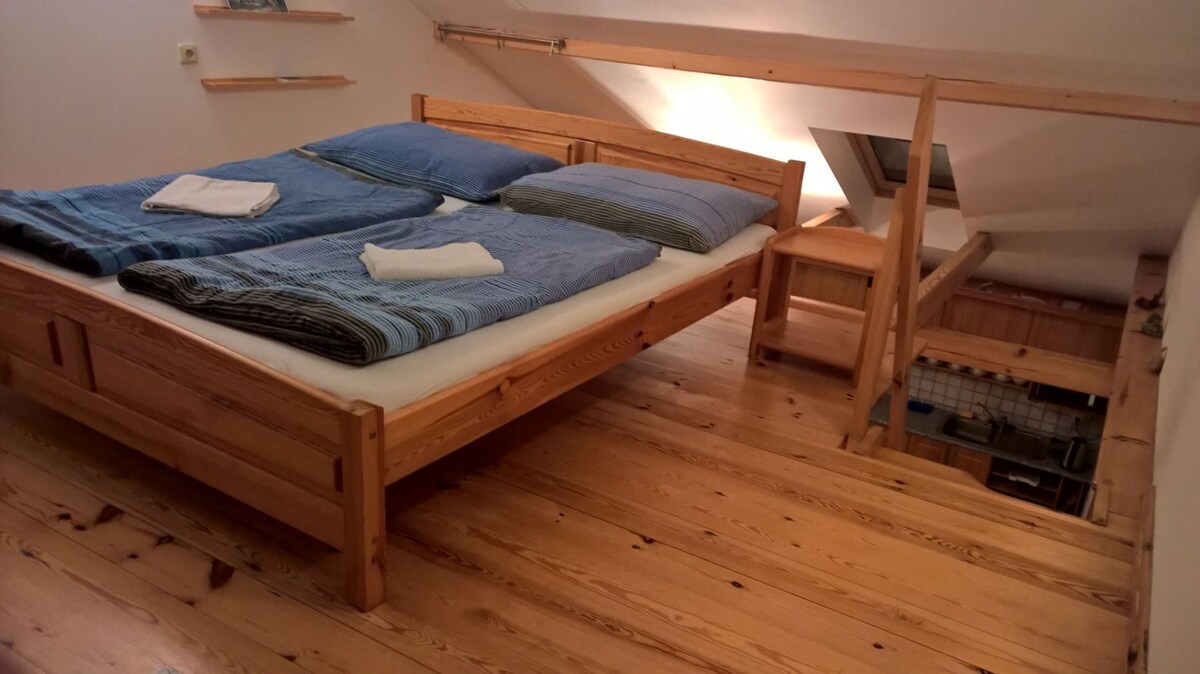 Bafu kwa ajili ya sehemu mbili juu ya sehemu ya pamoja. Chumba cha kulala kwa sehemu mbili za pamoja
