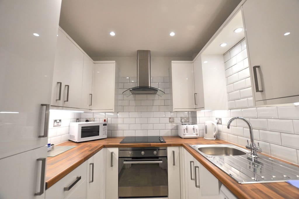 Renovated fully-equipped kitchen!