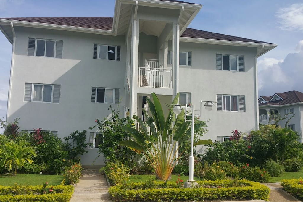 Fern Court which is Beautifully Landscaped within a 24hrs Gated Security Community