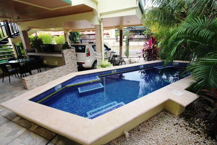 Comfortable Backyard Studio/Has Everything