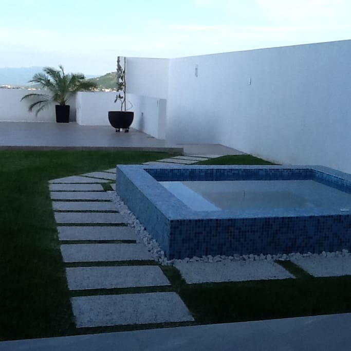 Jacuzzi en el área del jardín