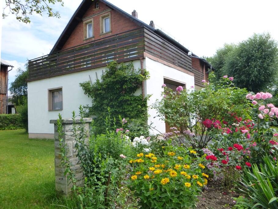 Nordwestansicht (vom Gartentor)