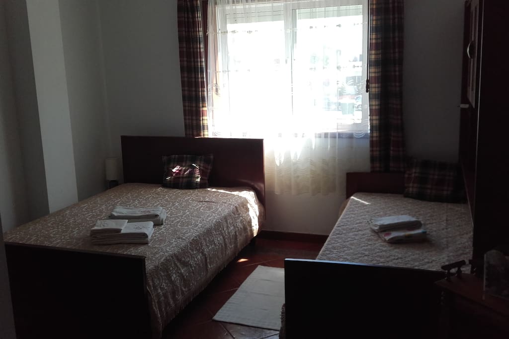quarto com duas camas