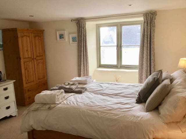 Horsemans Close Kingsbridge, double ensuite