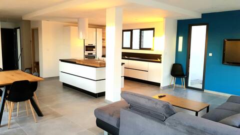 Contemporary Villa T5  Piscine - Grands Buffets