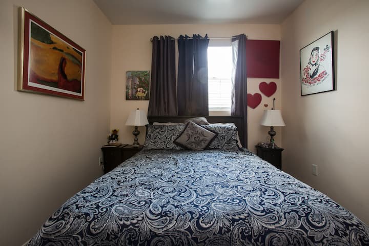 Kabati jipya kubwa la kujipambia