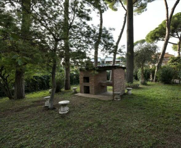 Villa esclusiva di 300 mq con giardino e parchegg gallery image 3