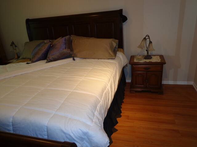 TOWN HOUSE,COUNTRY SETTING