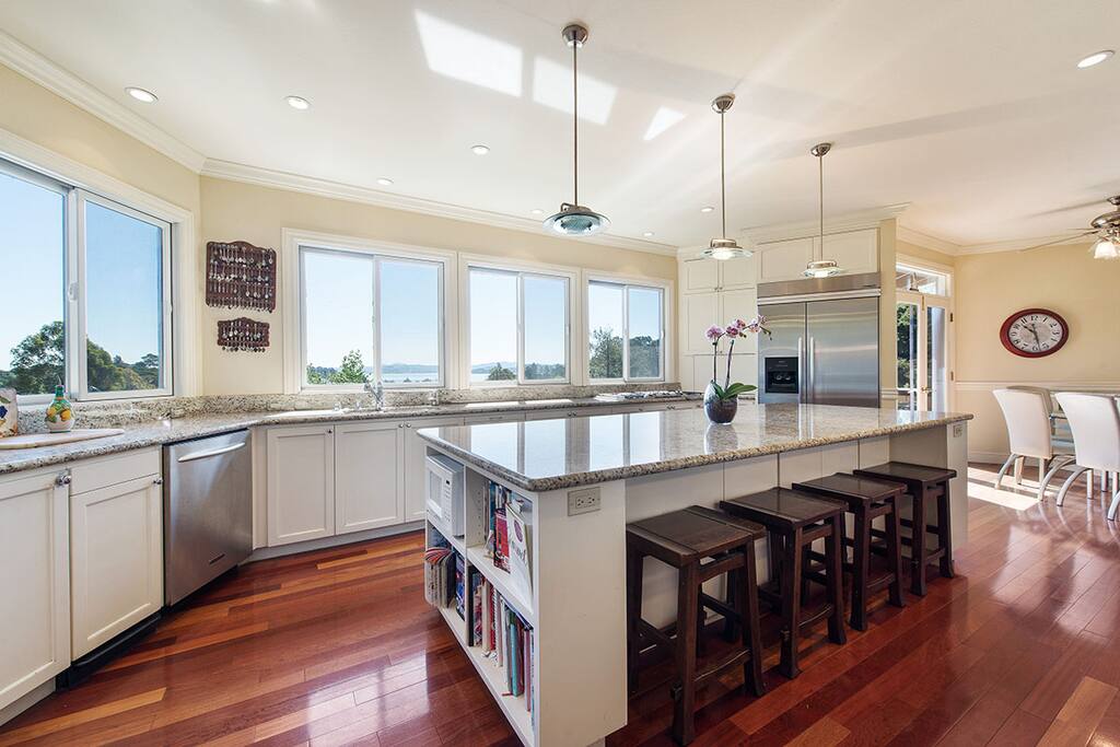 Updated Chef's kitchen with gas stove and dual ovens