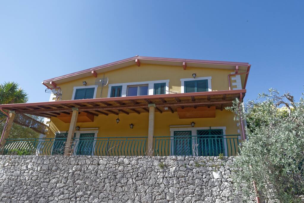 Prospetto principale della casa