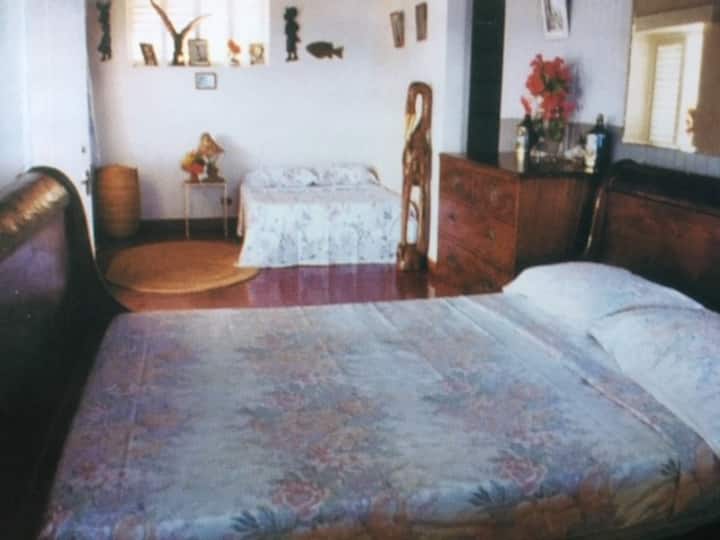 Grande upstairs are 2   spacious bedrooms with sweeping verandahs 
This room has 2 double beds the other 1 double and a single 
There is a bathroom between the two rooms