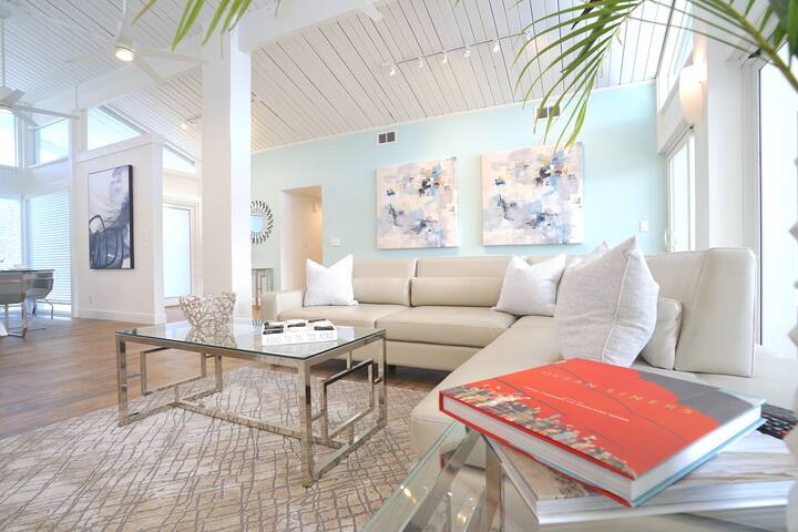 RENT LUXE 5 STAR 5 BED HTD POOL+HOT TUB STUNNING! gallery image 4