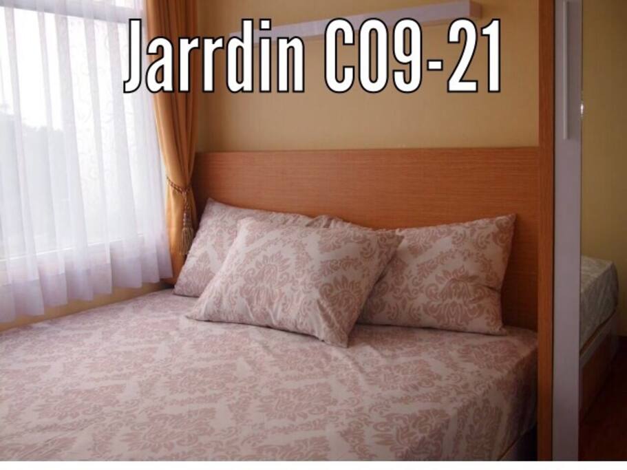queen bedroom
