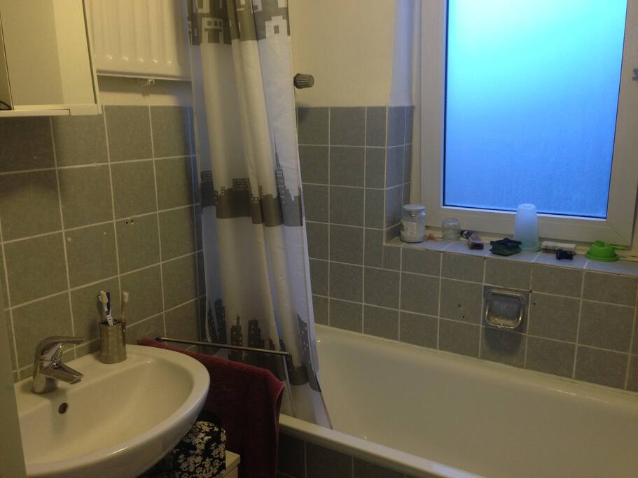 Badezimmer mit Badewanne