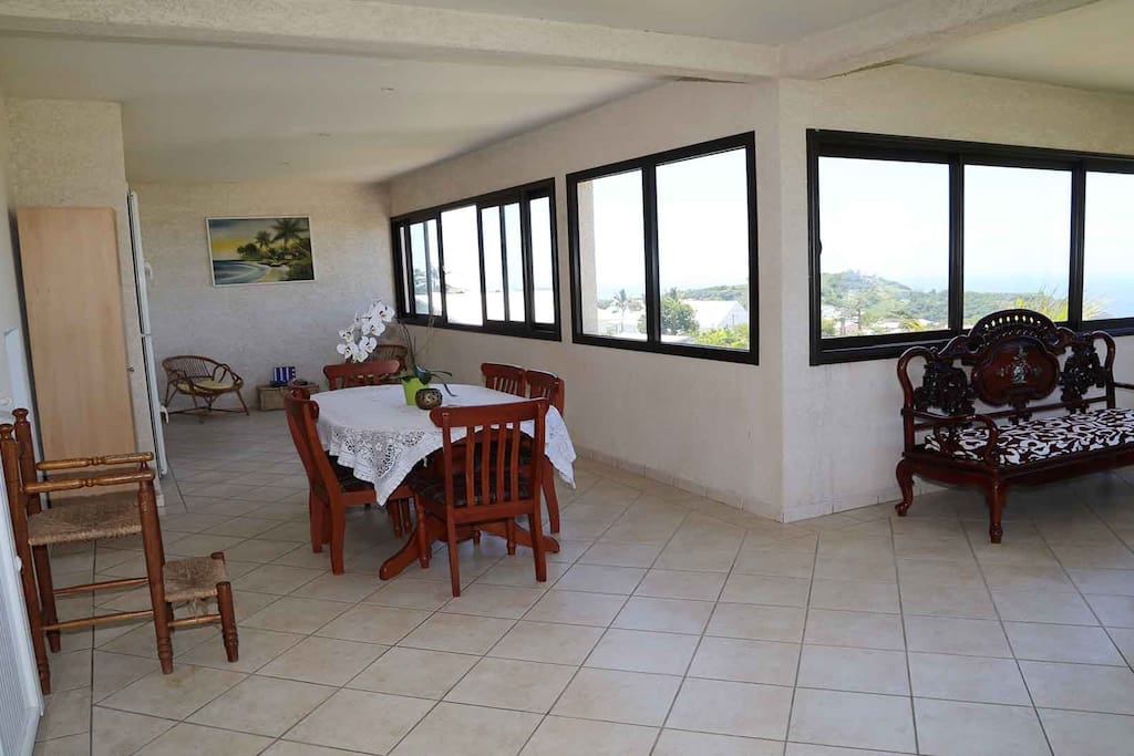 Salle de séjour panoramique