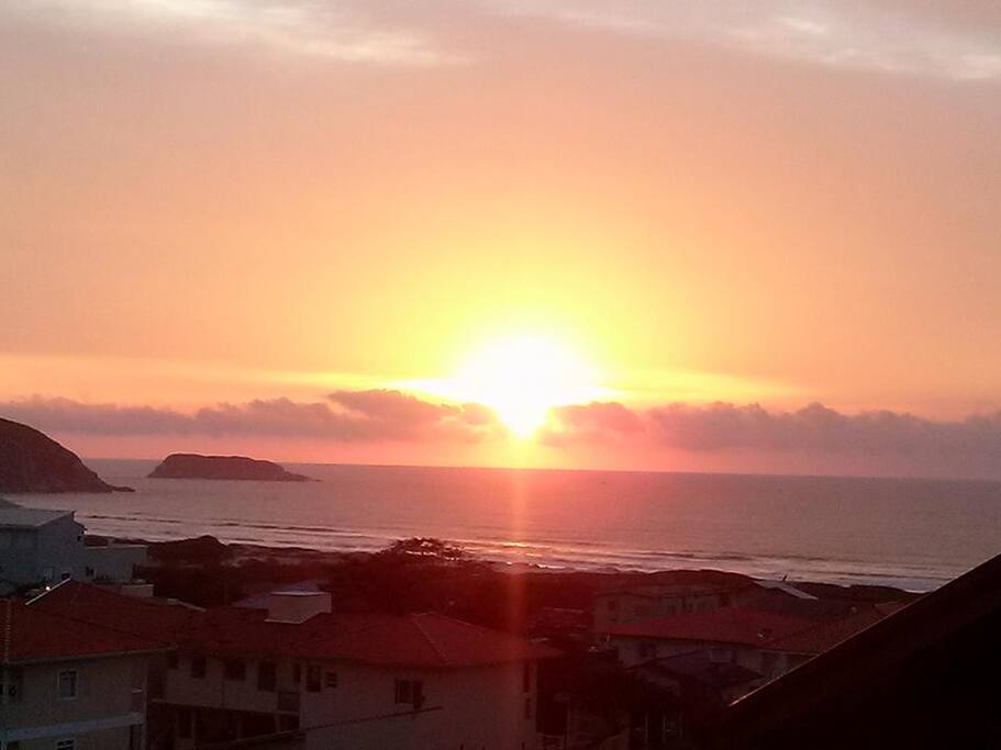 Vista alucinante do nascer do sol na varanda de casa!