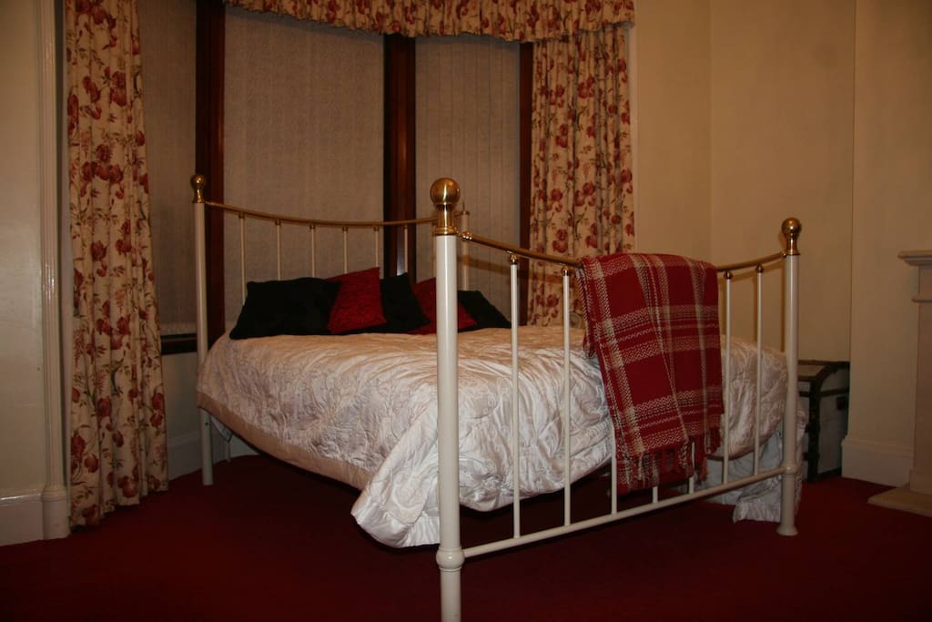 Queen Bedroom