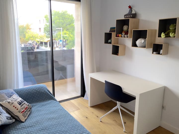 2 - ра спалня с единично легло 105 см и още едно детско легло 80 см