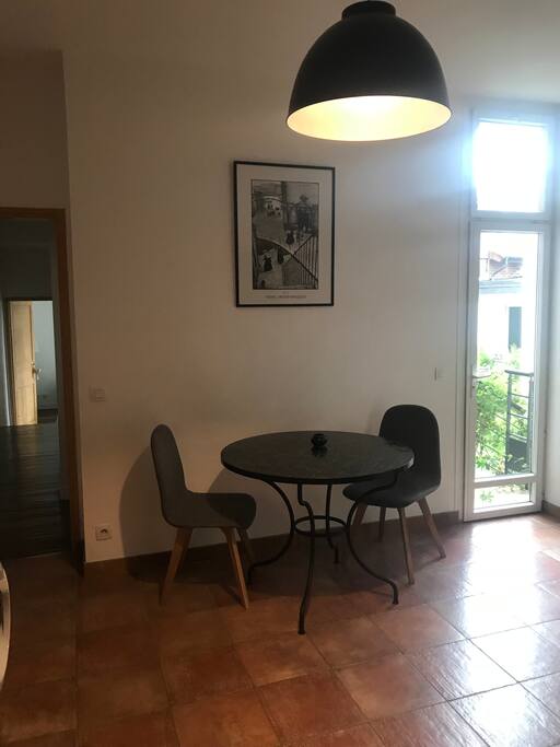 Grande cuisine avec accès sur jardin