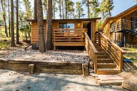 Little Pine Cabin -Perfectly Located-WiFi/Netflix