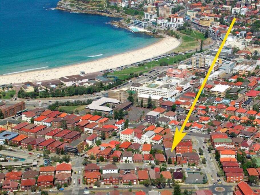 7 minute stroll to Bondi Beach!