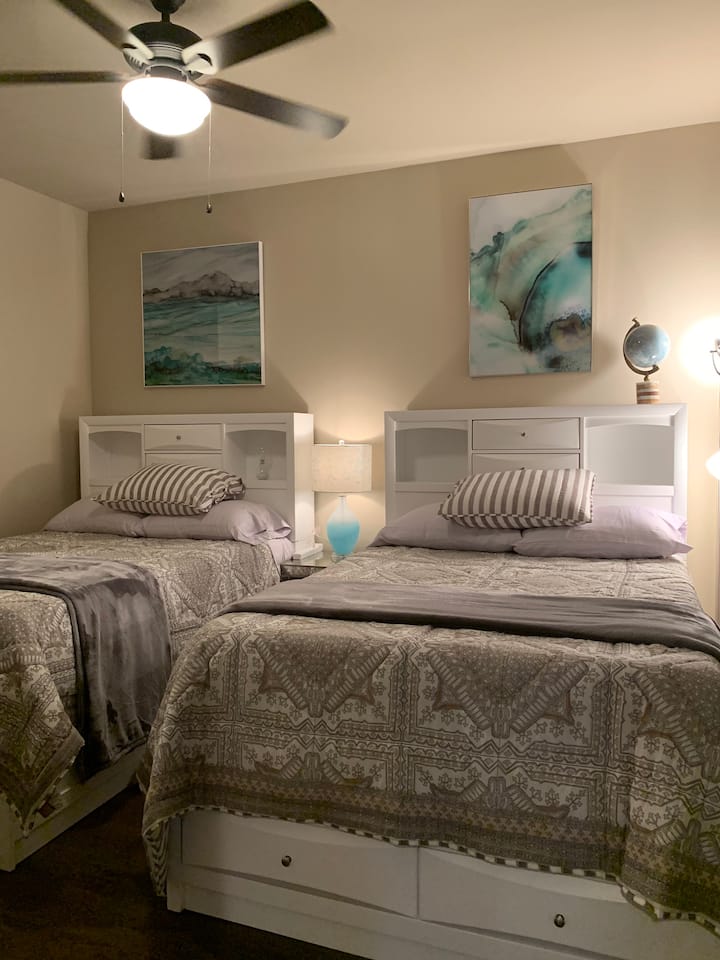 这是一张双人床，比双人床更大 