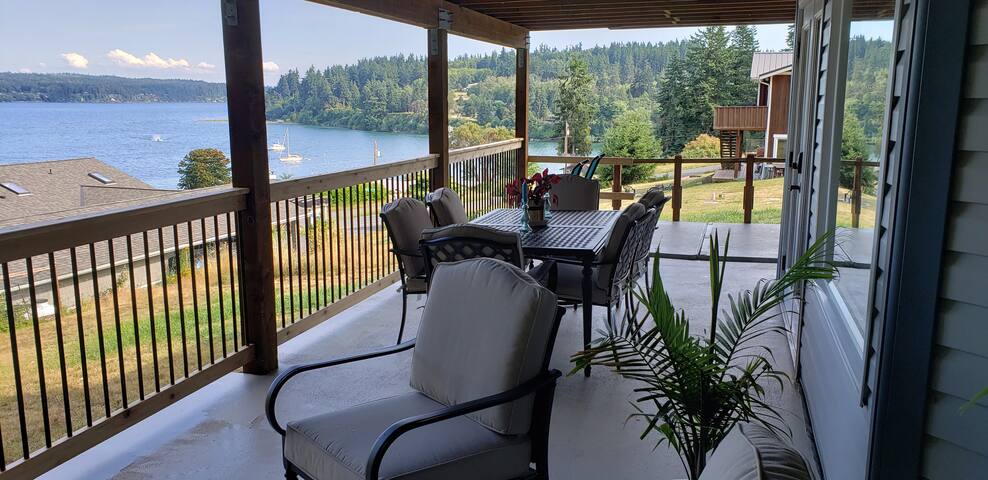LOWER LEVEL -  Island House @ Honeymoon Bay