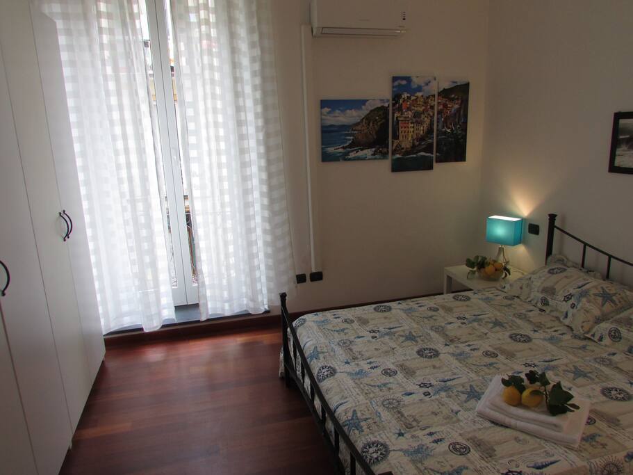 Letto, armadio 4 stagioni ed aria condizionata