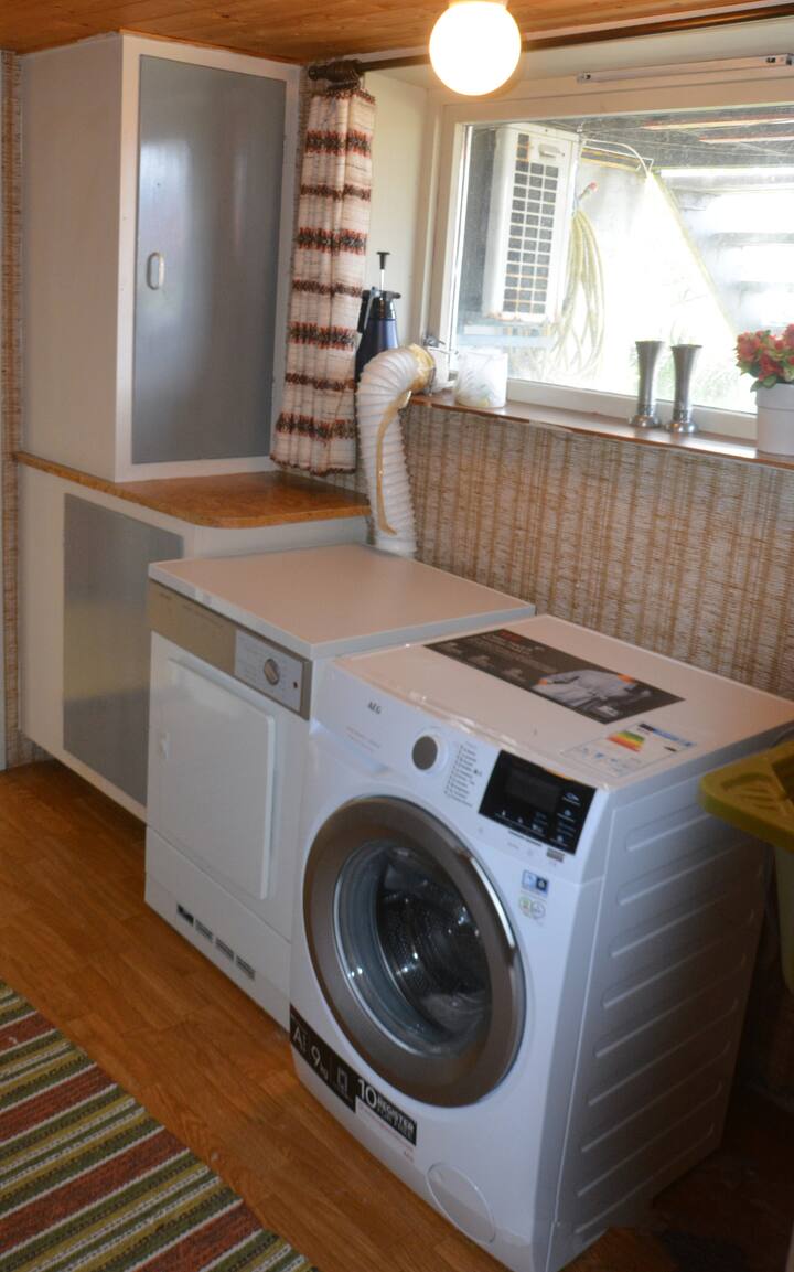 Vaskerom - vaskemaskin og tørketrommel.