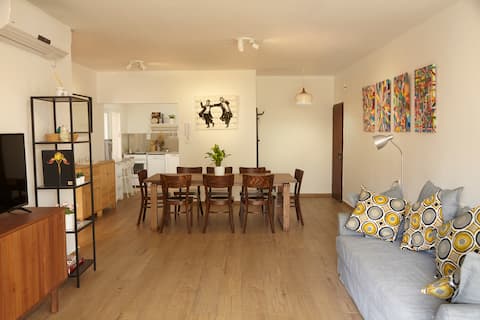 apartment with terrace center of Raanana