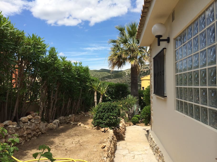 Garden lateral