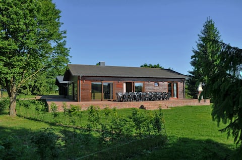 Accommodation for 18 people with view of the Lesse Valley