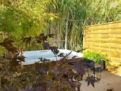 Gite Les Roseaux, private outdoor spa