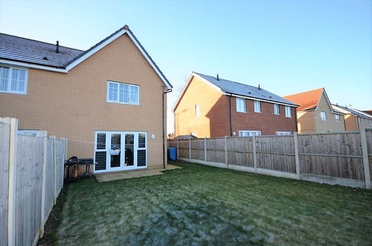 Luxury & Comfortable home close to Airport &Jaguar